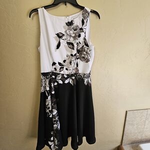 Elle Flowy Sleeveless Dress